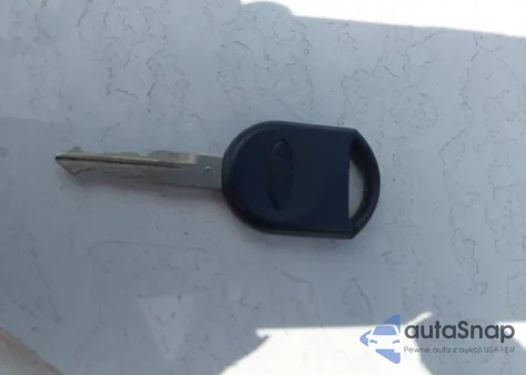 2009 Lincoln Town Car Signature Limited from USA, damaged, VIN 2LNHM82V09X633512